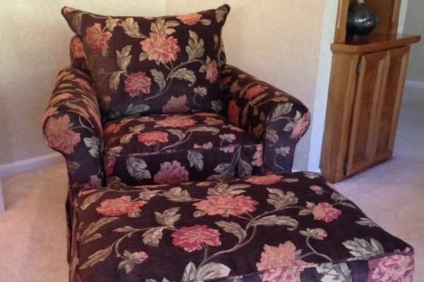 easy-chair-ottoman-floral-afterA82DBD60-5F7B-9FBC-261E-E87180D7F236.jpg