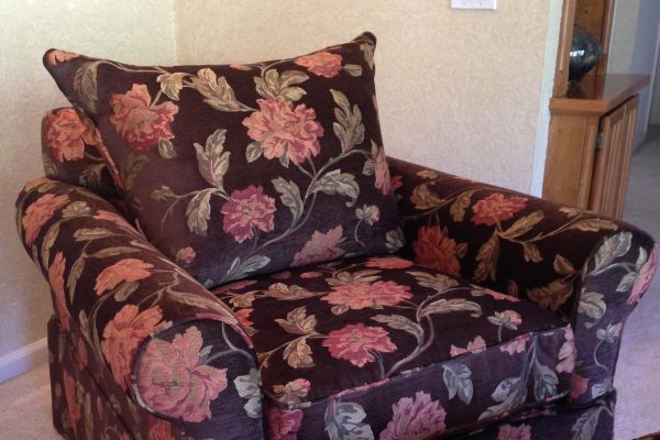 easy-chair-ottoman-floral-close-up-afterF1316D1A-581C-CBEC-4A9A-CF8D01540BA9.jpg