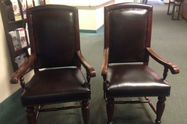 img-new-leather-on-two-chairs17E0E89F-53A2-FB5B-2877-8FBDA00737CD.jpg