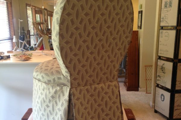 img-vanity-chair-back-after-2AD38B2A1-24C0-15C6-81AF-192DAB6739B5.jpg